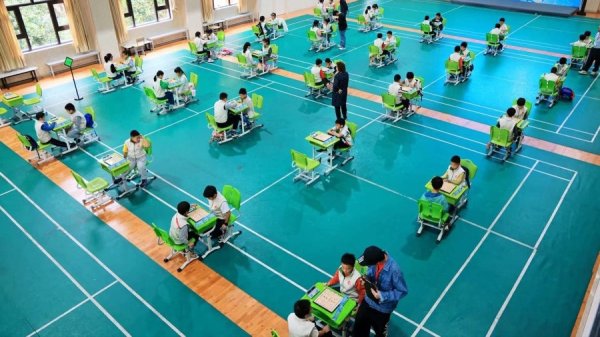 广源优配 “小小国手”同台对弈！浦东这个“全国象棋之乡”把象棋“种”在校园里